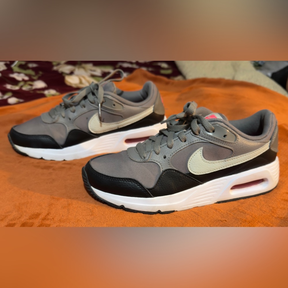 Women's Nike Air Max SC Gray and Black Sneakers
